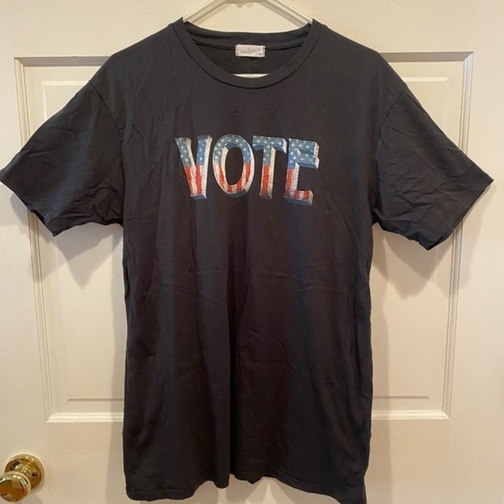 FULL TILT SIZE MEDIUM BLACK SHORT SLEEVE T SHIRT VOTE